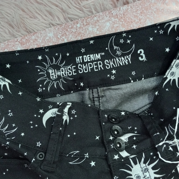 SOLD Hot topic sun moon star celestial mall goth hi-rise Skinny jeans! Like new - Picture 3 of 5
